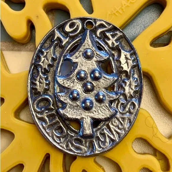 Vintage Pewter Ornament/Pendant - Picture 7 of 8